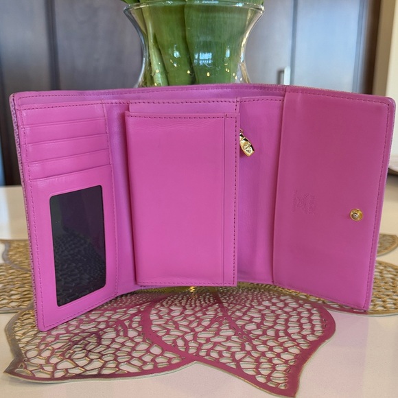 🌸MCM Pink and Cream Wallet with Gold-Toned Hardware EUC - Picture 5 of 13